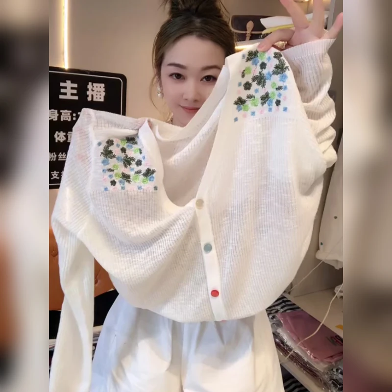 独特超好看~韩版时尚百搭上衣女2025新款洋气别致设计V领绣花开衫