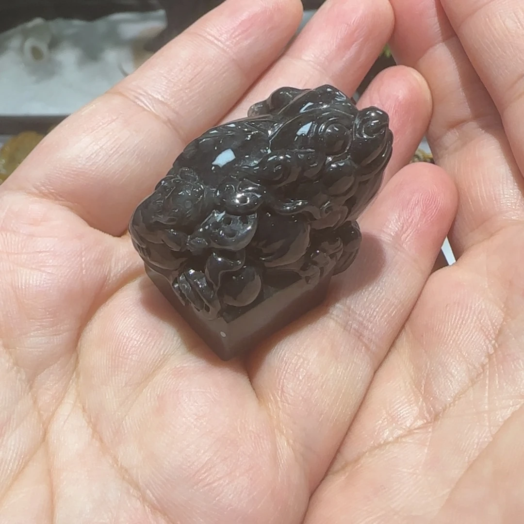 颈饰未镶嵌翡翠。。