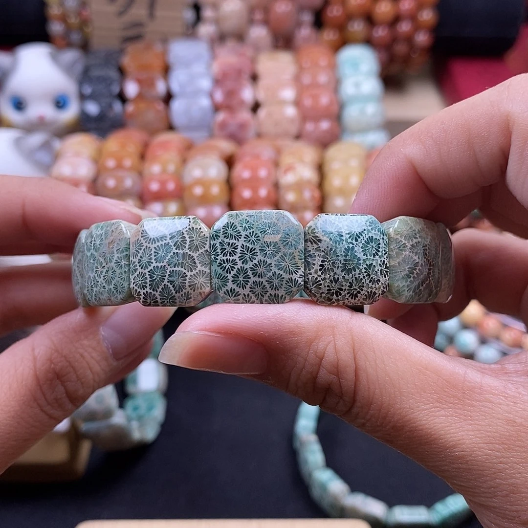 ◉***◉硅化珊瑚（珊瑚玉）手牌未镶嵌