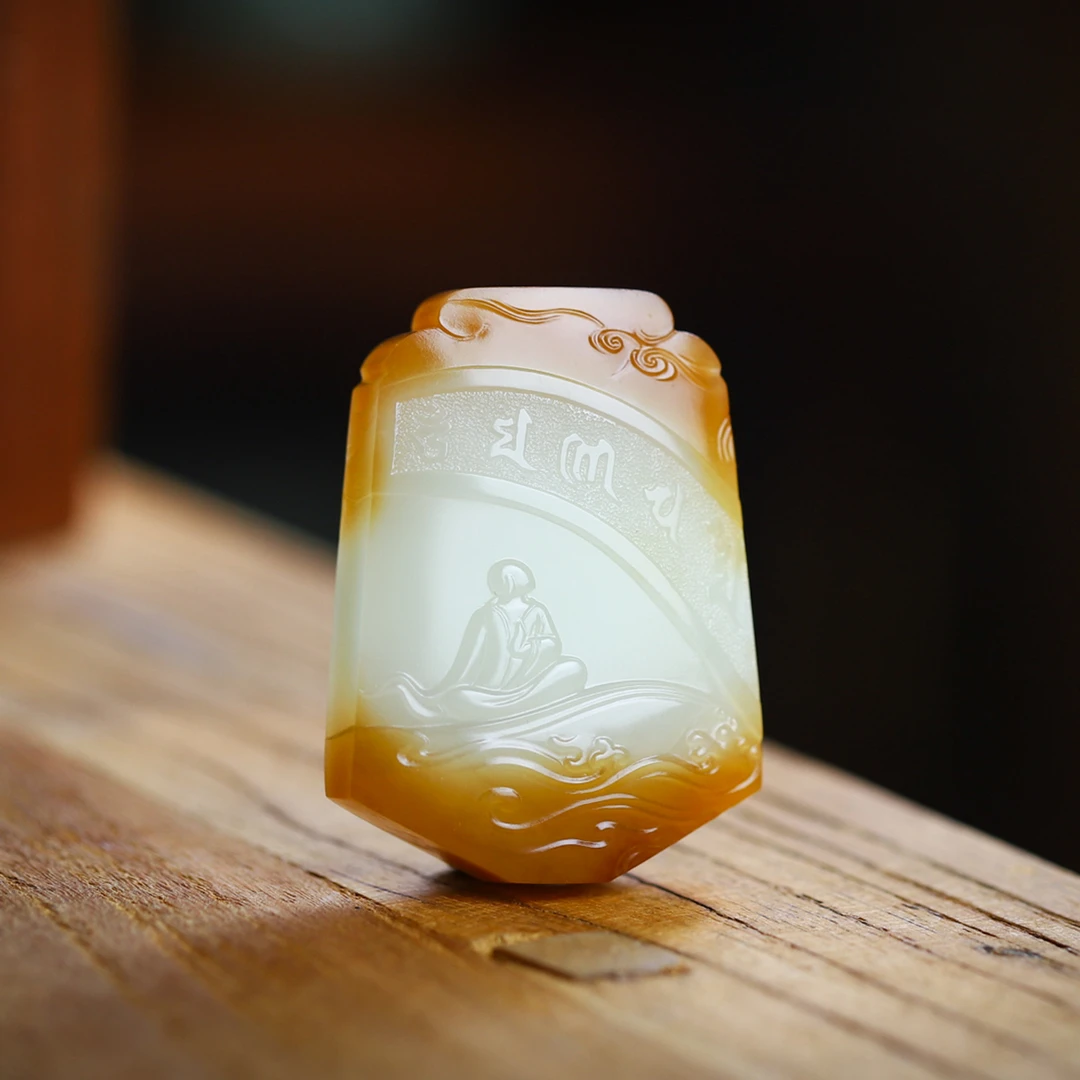 【京石玉坊】新疆且末金山天地糖白 和田玉、手工雕刻（慈航普渡）