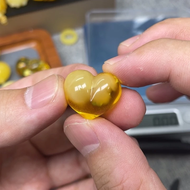 嘿***宝琥珀未镶嵌珠宝奇石