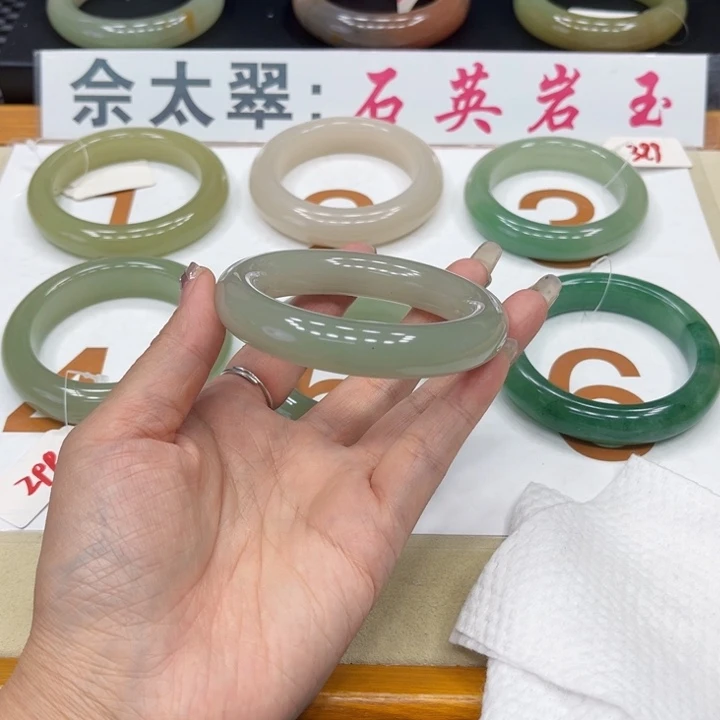 未镶嵌手镯石英质玉月*