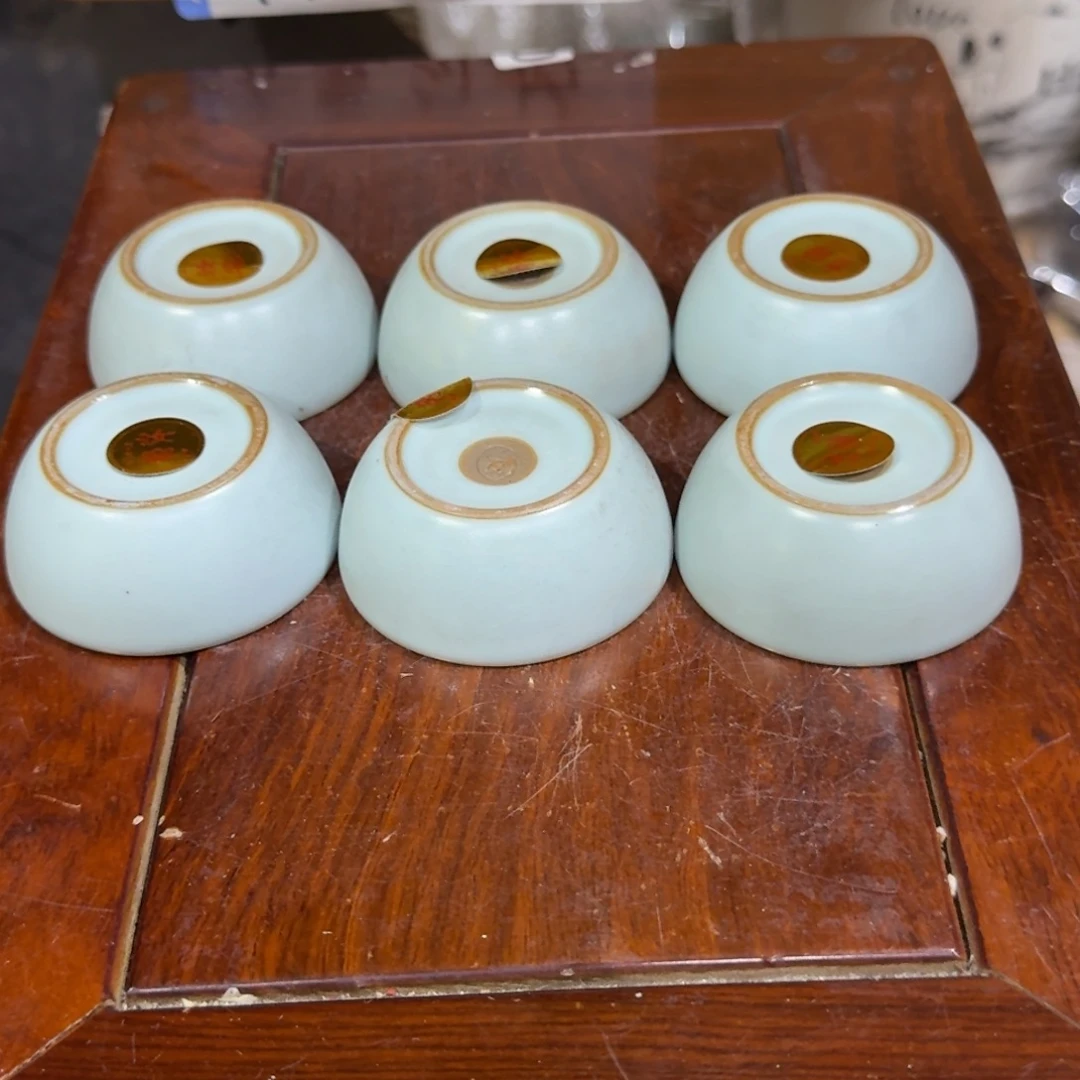 微瑕疵介意勿拍陶瓷器皿H714
