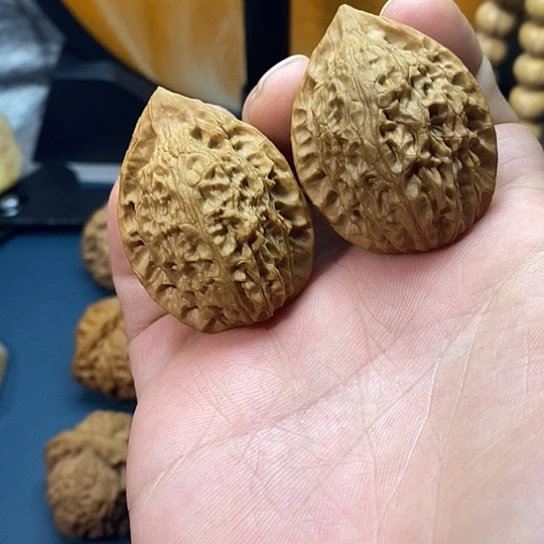 把件文玩核桃36尺秦岭鸡心