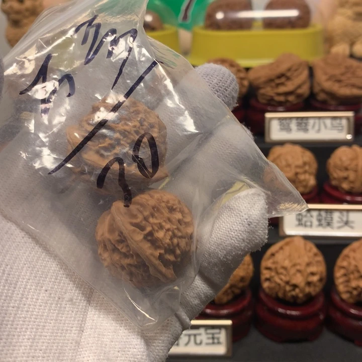 桃核把件卐宫灯文玩核桃
