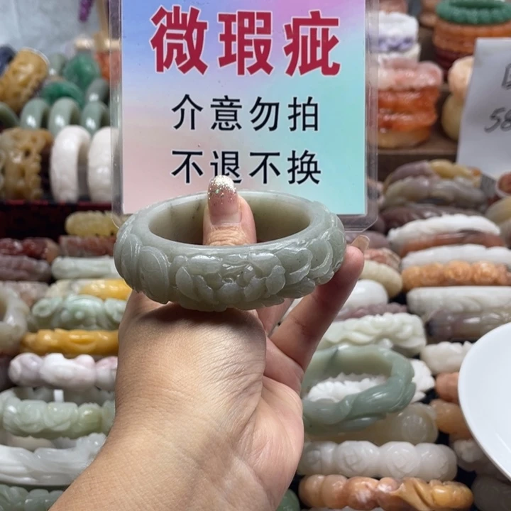 云***事未镶嵌手镯石英质玉
