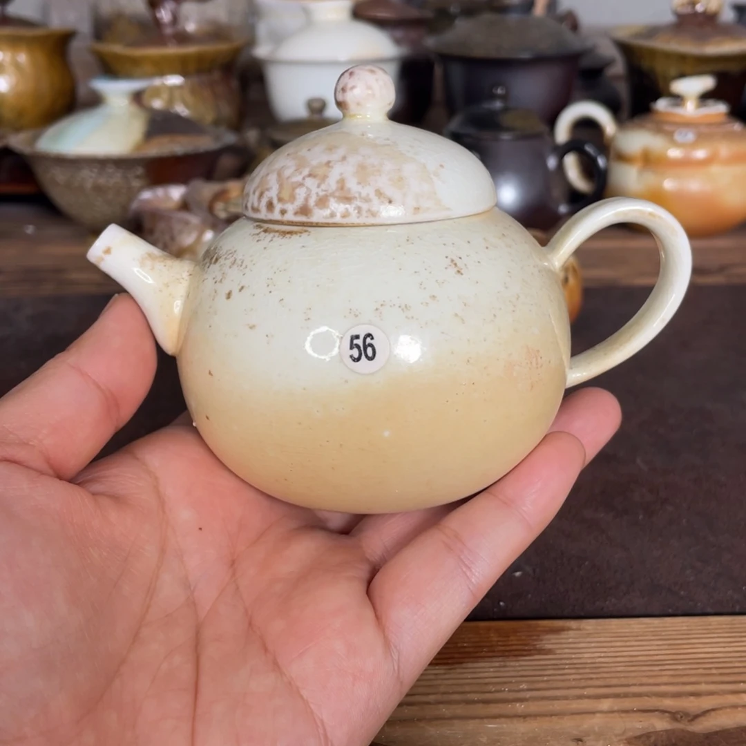 56大壶。柴烧。    大容量