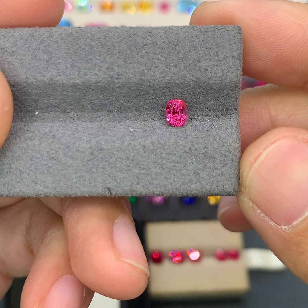 尖晶石裸石46分吉尔德大证曼辛绝地武士