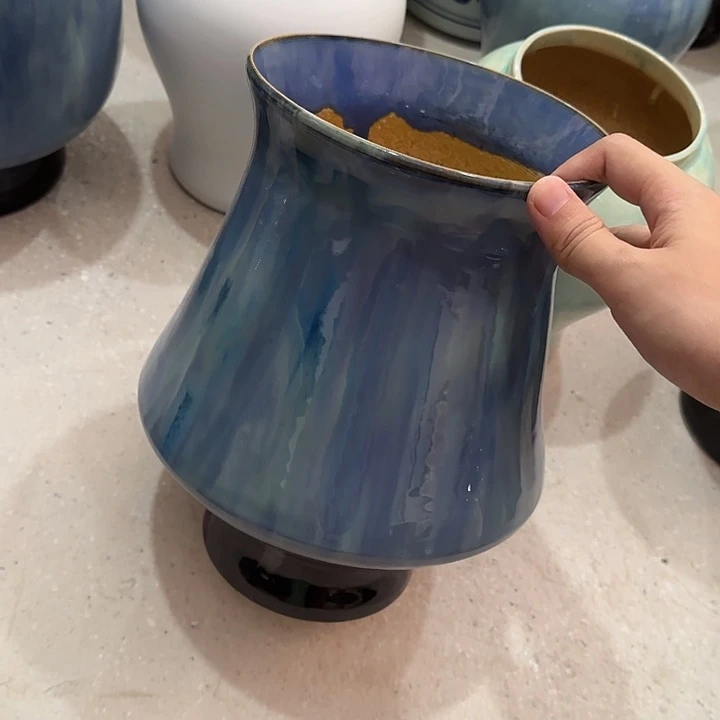 白泥花盆微瑕有孔