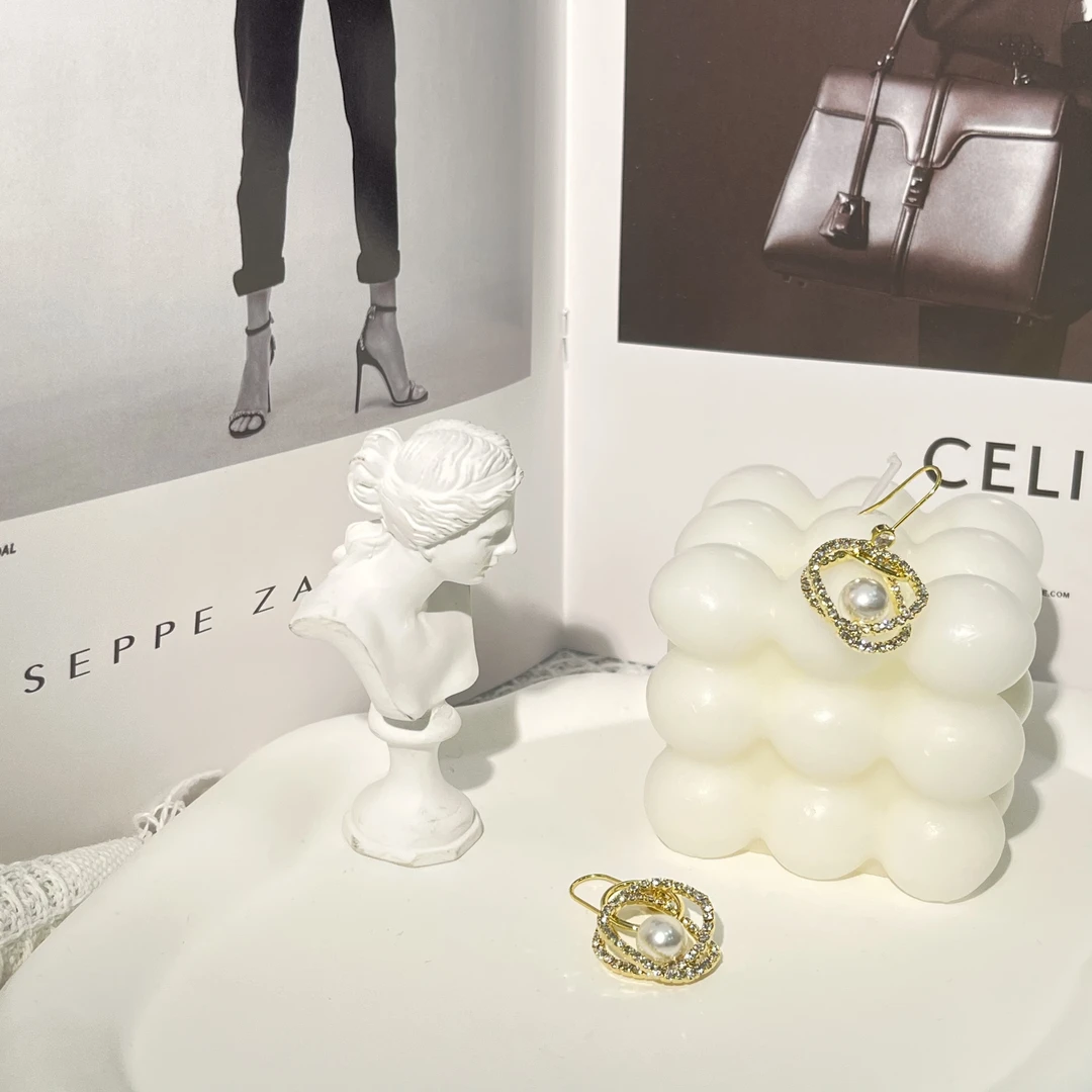 合金耳饰 欧美风精致女时尚小众经典法式耳坠简约气质复古小香风