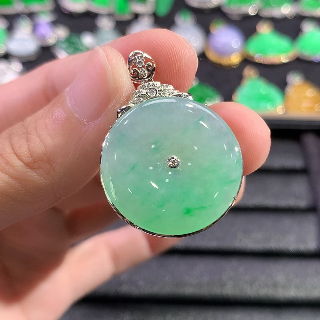 翡翠18K金镶嵌吊坠(赠链)