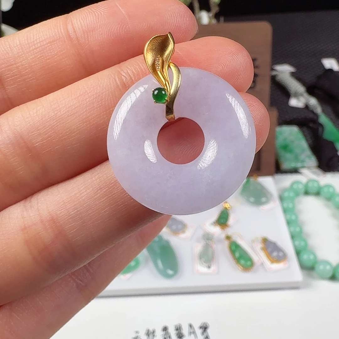 翡翠18K金镶嵌颈饰