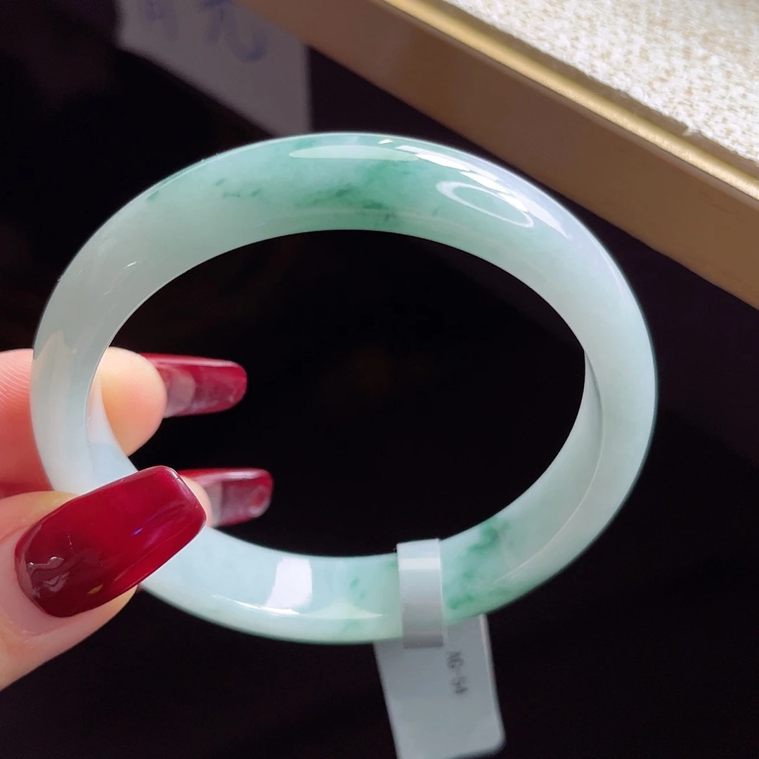 翡翠手镯未镶嵌手镯