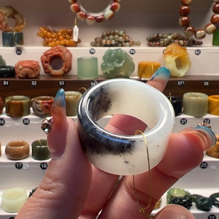 蛇纹石玉未镶嵌戒指内径22.6