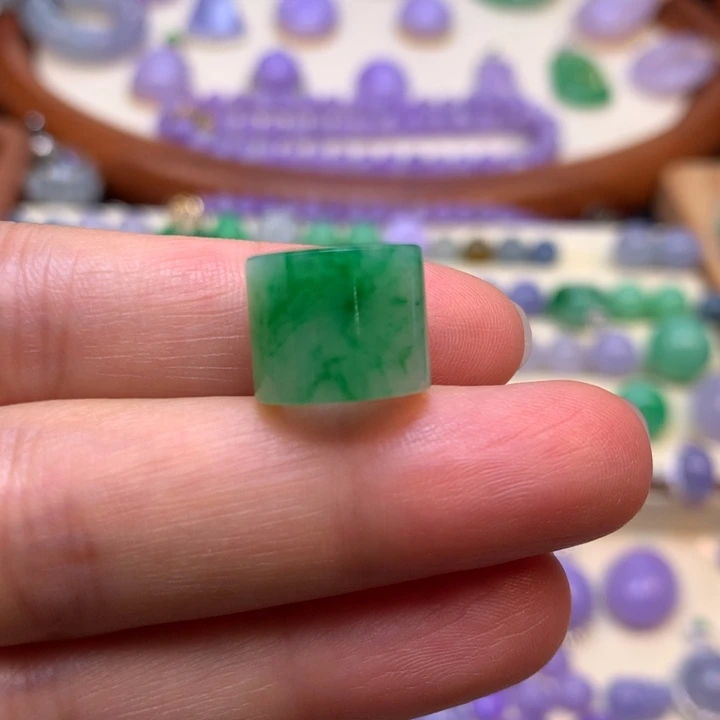 翡翠未镶嵌颈饰阳绿路路通