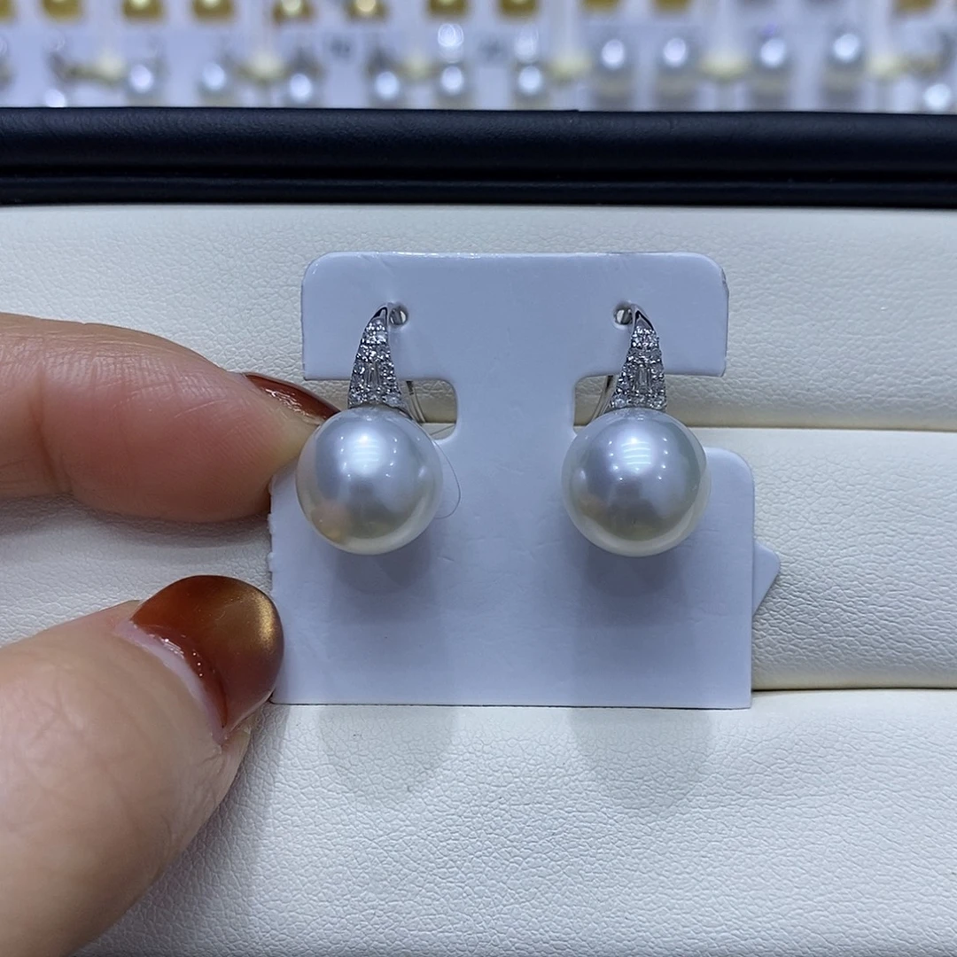 海水珍珠耳饰18K金镶嵌11到12点位澳白