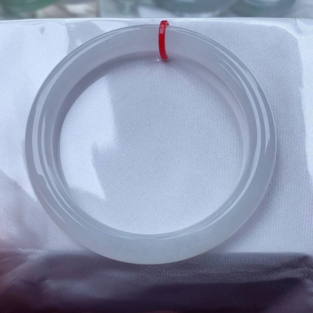 歡***y翡翠未镶嵌手镯（圆镯）57圈