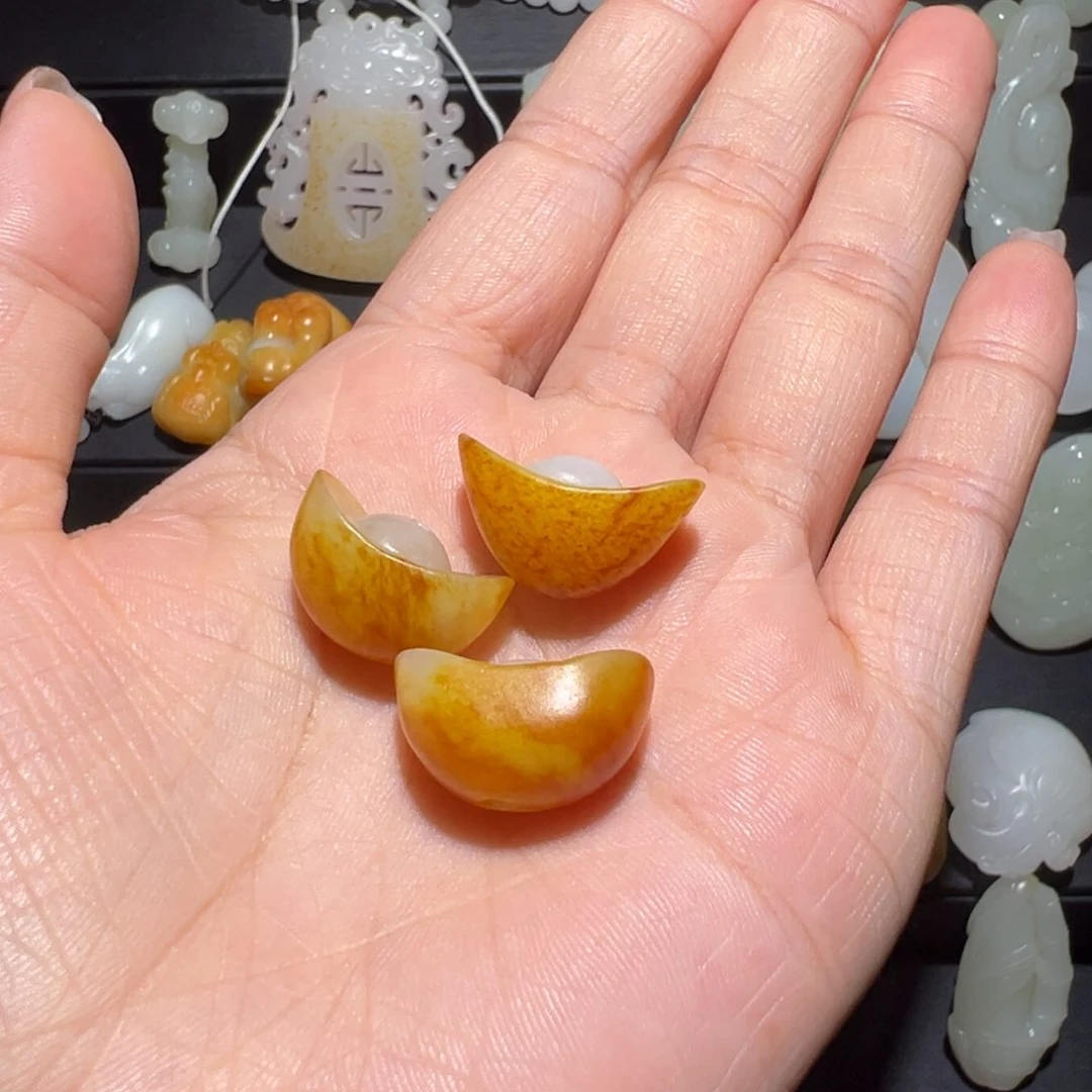 和田玉未镶嵌车挂天*