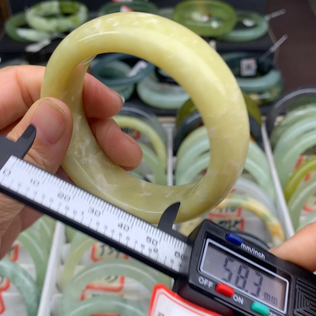 蛇纹石玉未镶嵌手镯940