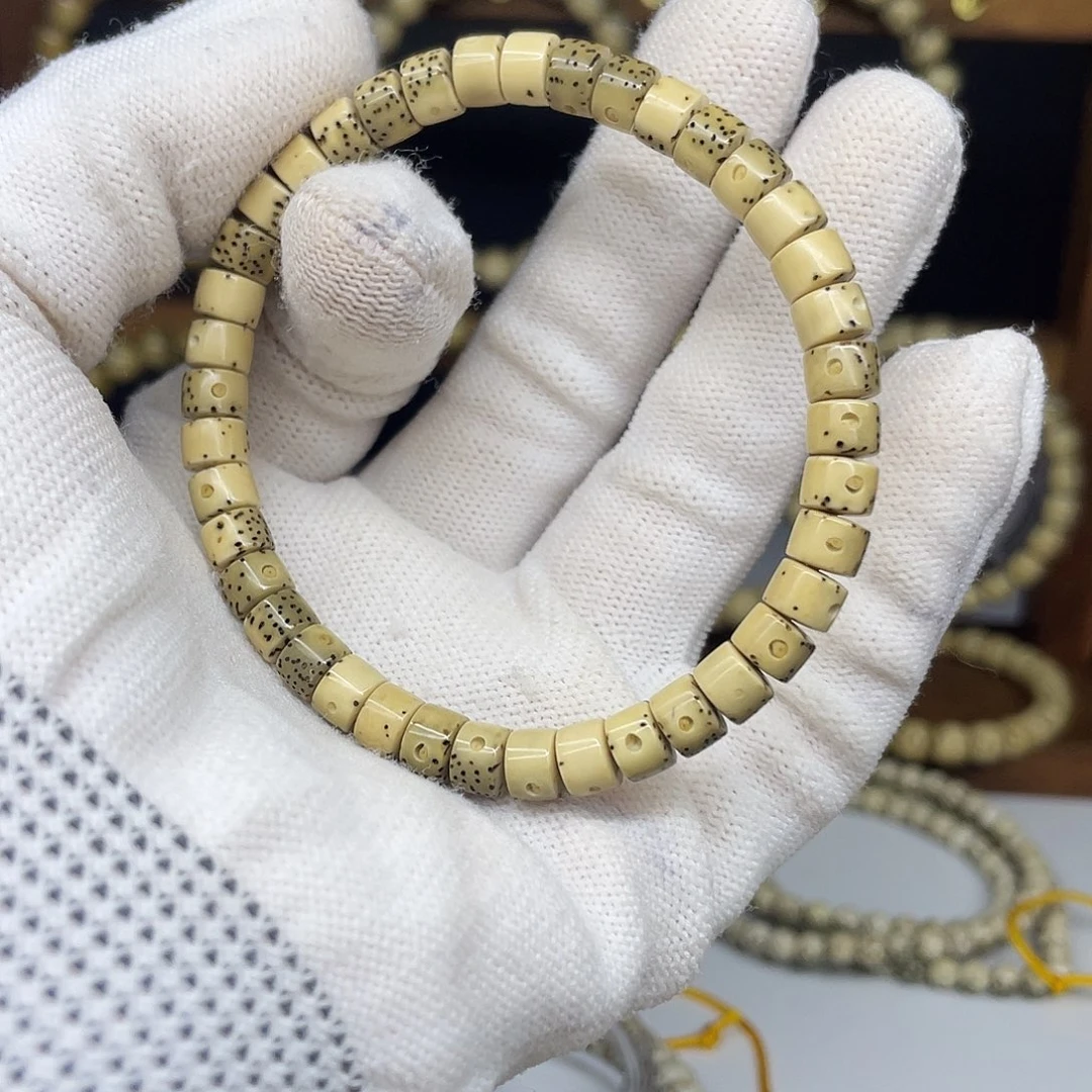 金****星月菩提吊坠6.5-4.8，三分之二大通体