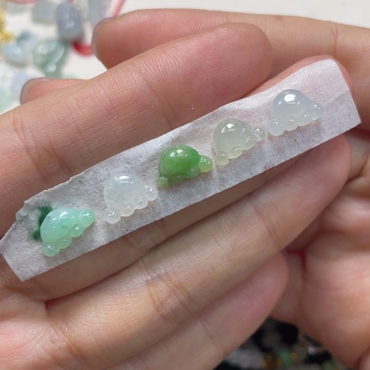 女***翡翠未镶嵌手绳79999999009