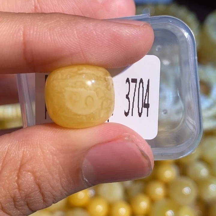 琥珀未镶嵌珠宝奇石3704