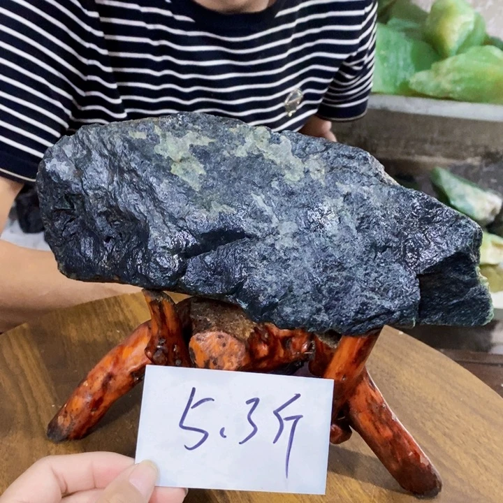 等***侯蛇纹石玉未镶嵌原石