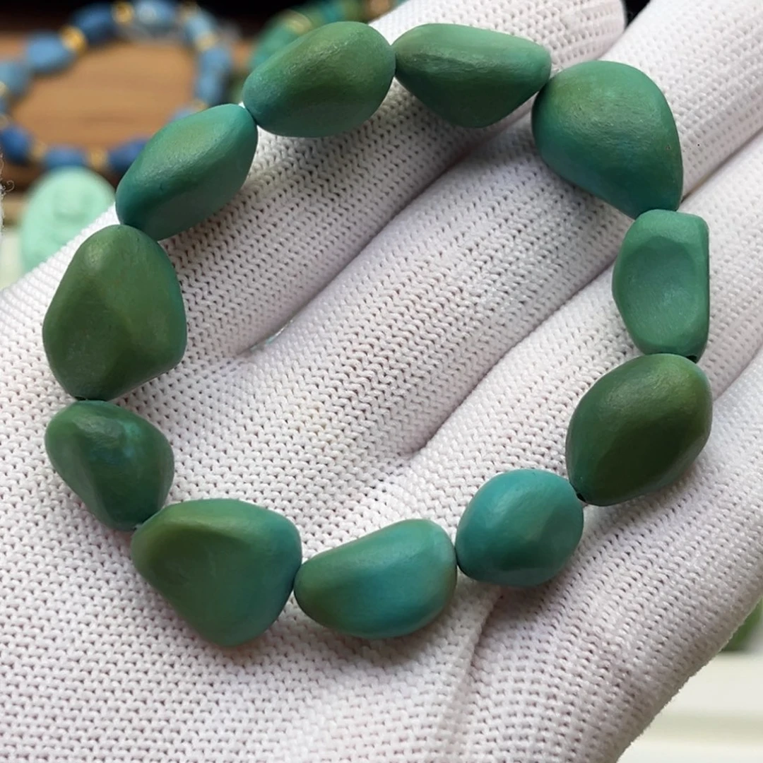 绿松石未镶嵌颈饰