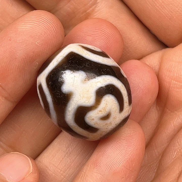 刘***根未镶嵌颈饰玛瑙/玉髓
