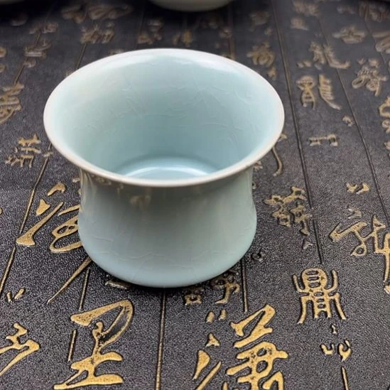 汝瓷天青仿古釉束腰马蹄杯