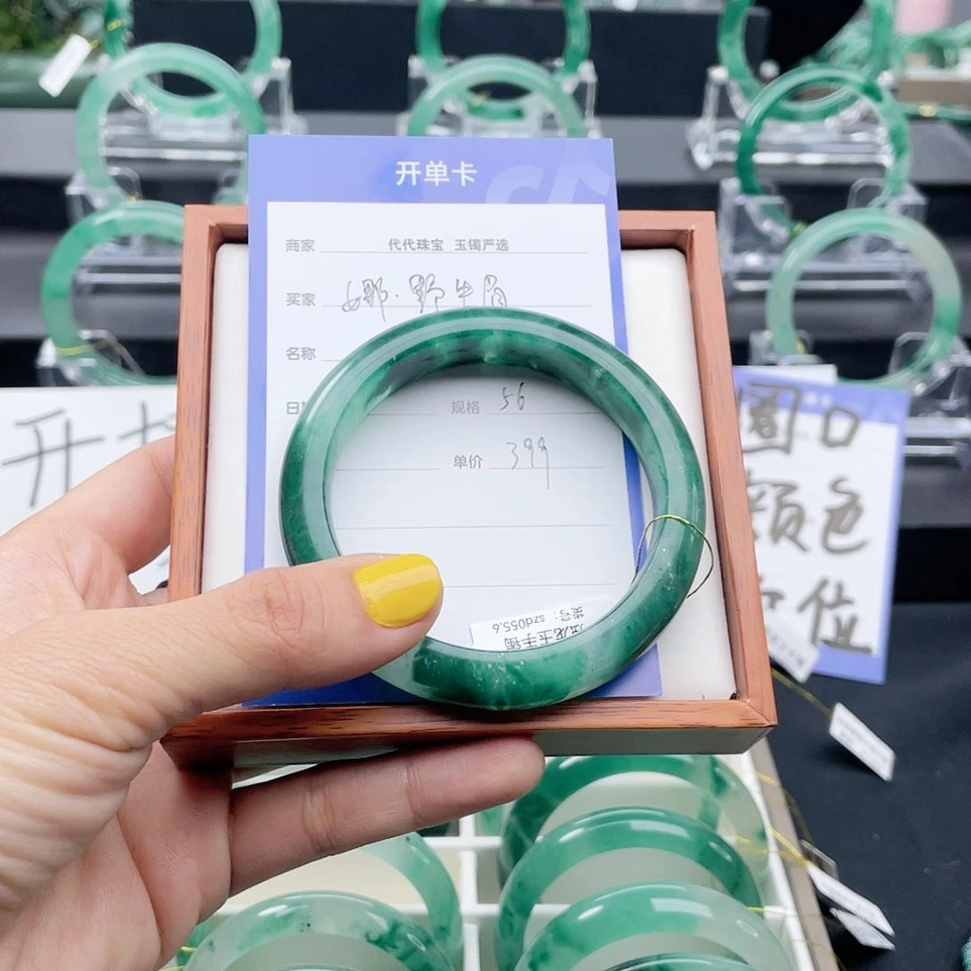 石英质玉颈饰未镶嵌