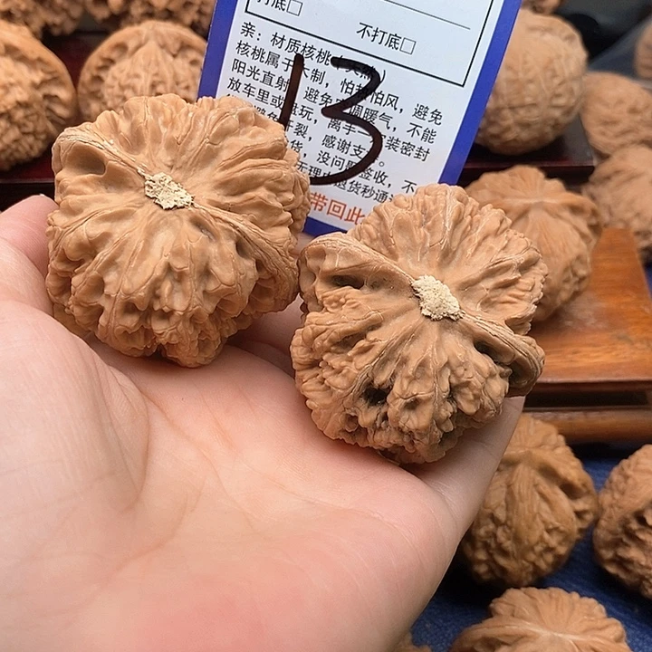 吊坠桃核粗筋狮子头49