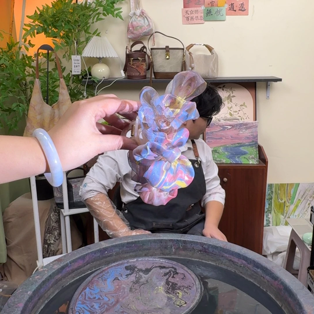 S***涵皮质铁合金玫瑰泡泡抓夹