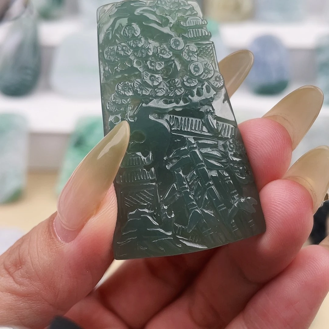 翡翠未镶嵌颈饰牌子