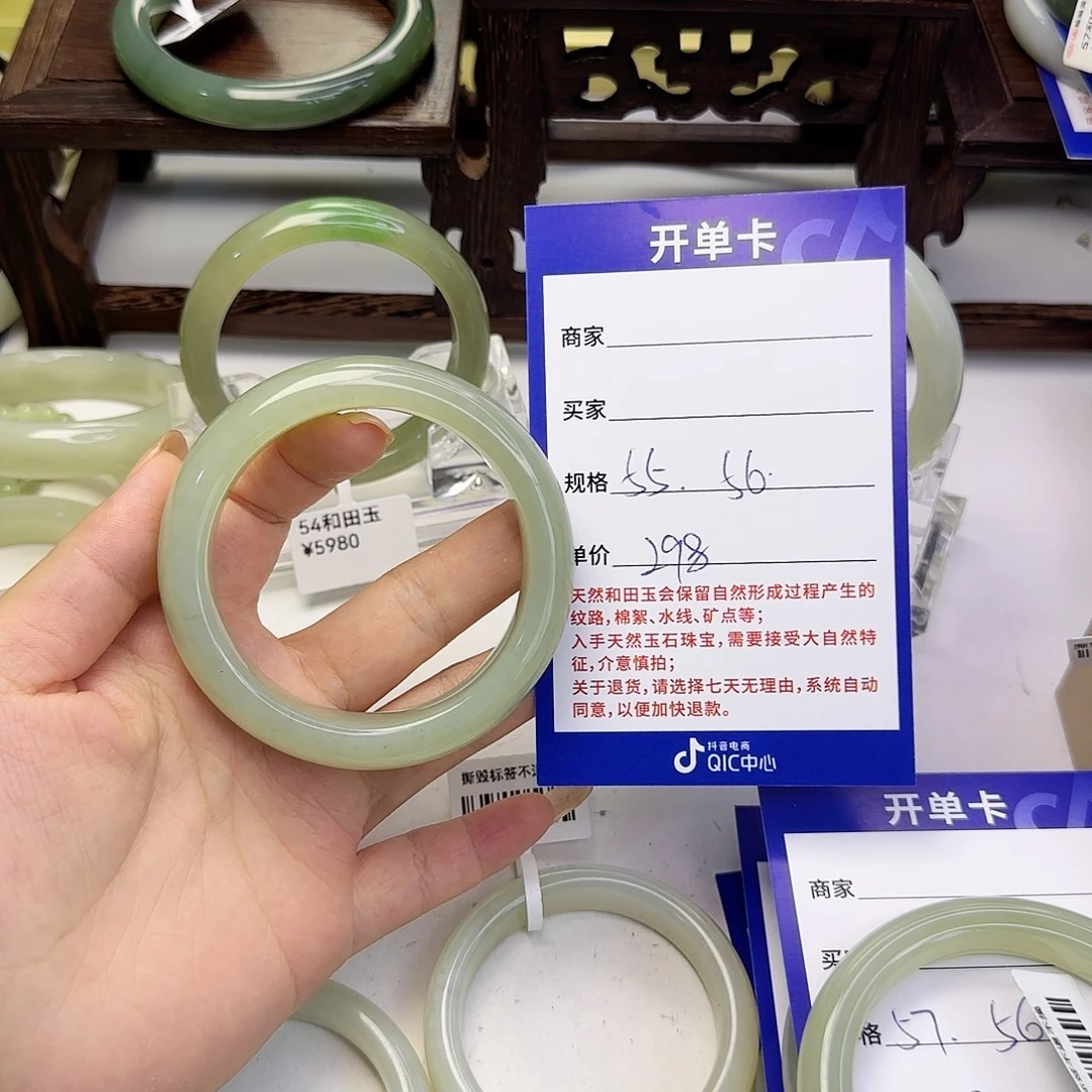 和田玉未镶嵌手镯