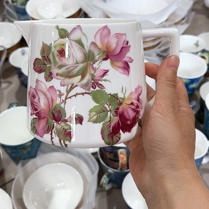 盘微瑕骨瓷玫瑰罗尔壶一个