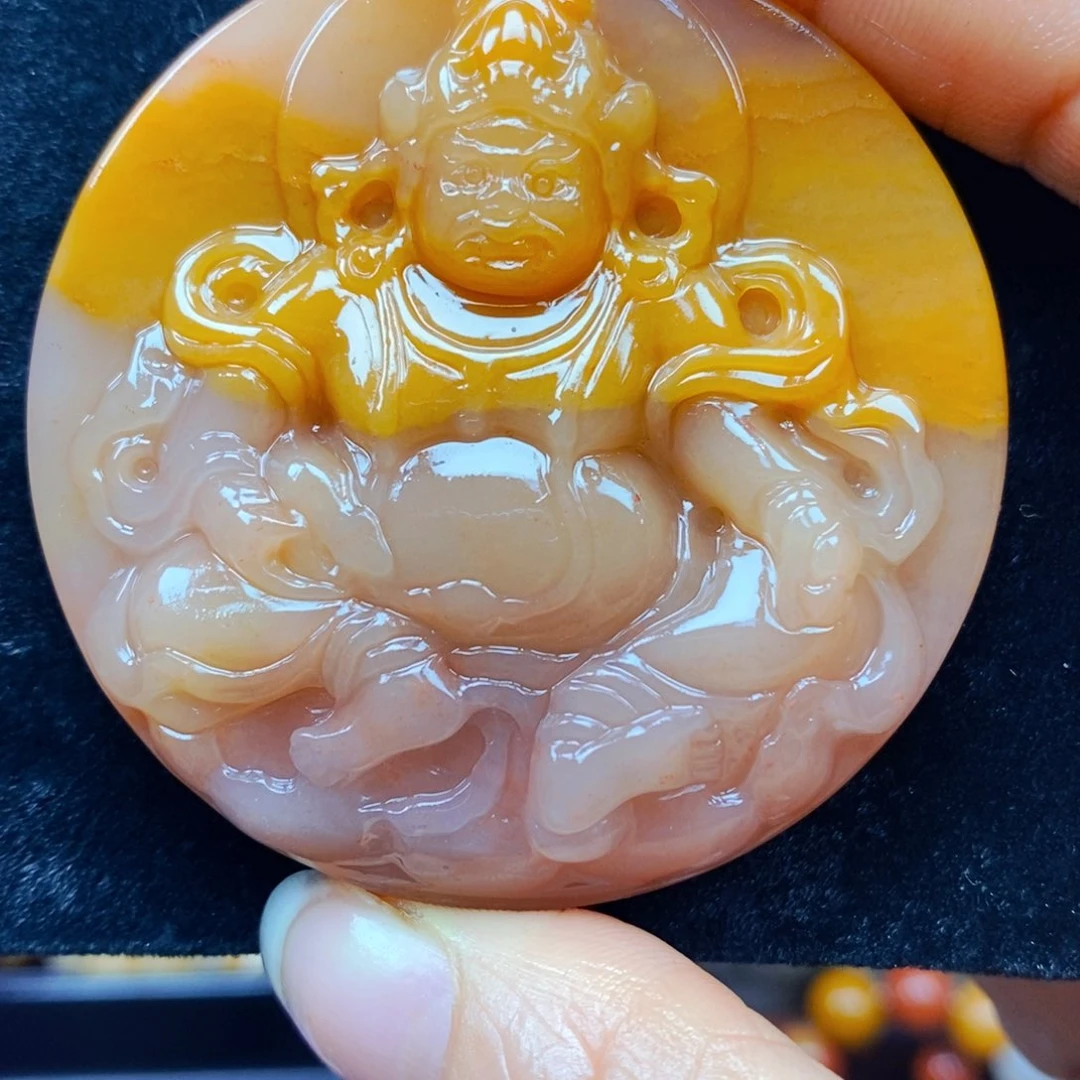 未镶嵌石英质玉（黄龙玉）颈饰