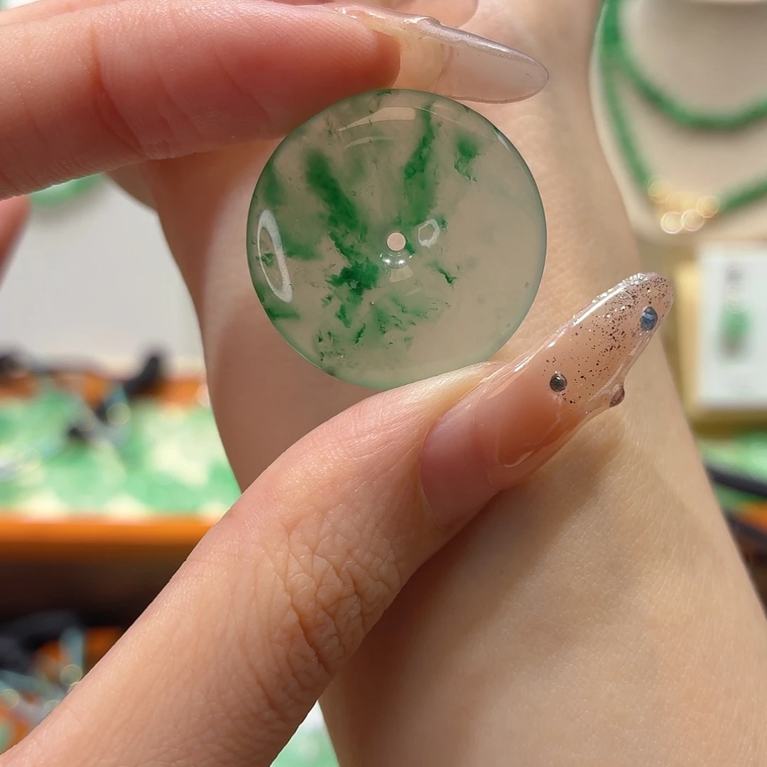 石英质玉未镶嵌颈饰