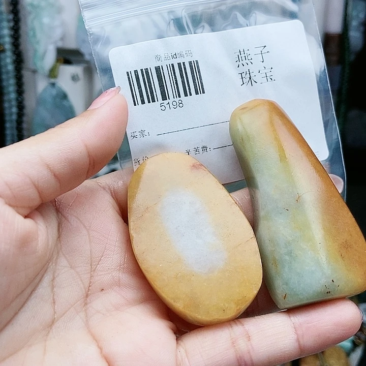 颈饰足铂镶嵌翡翠翡翠