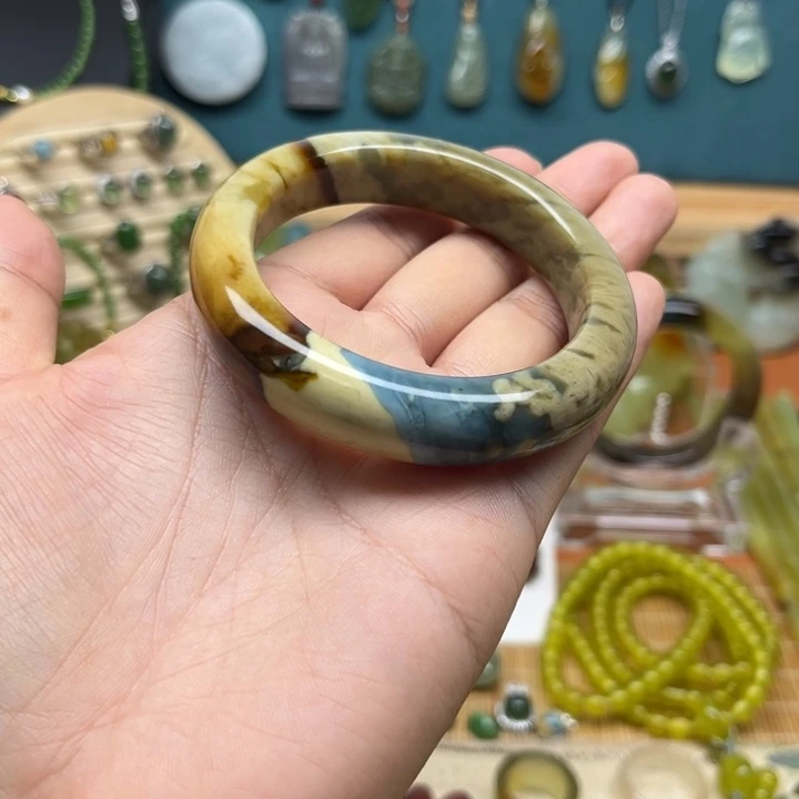 蛇纹石玉未镶嵌手镯