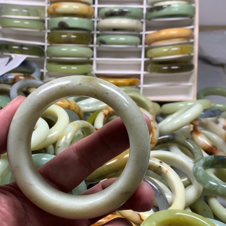 蛇纹石玉手镯未镶嵌生**式