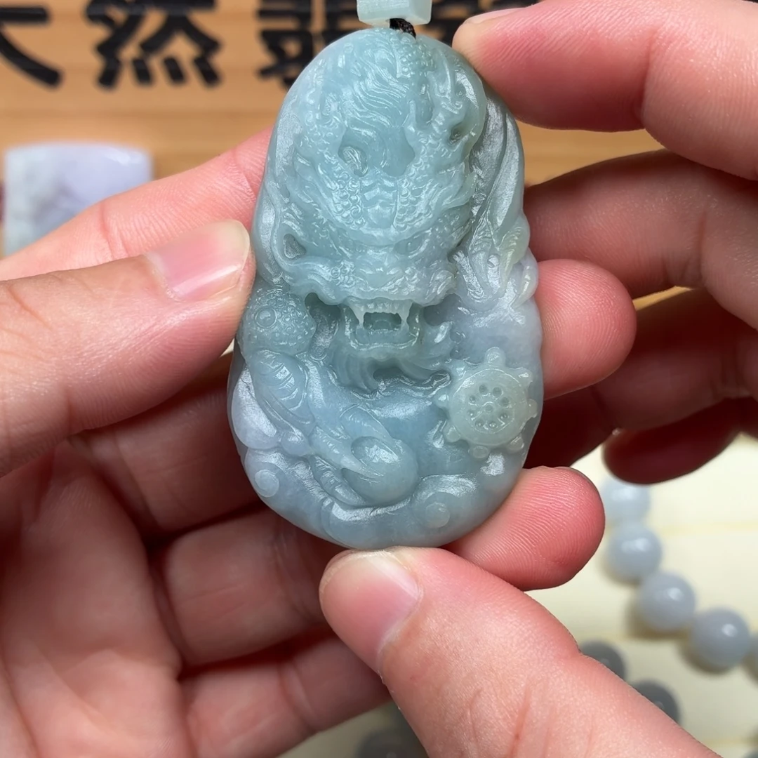 定制翡翠未镶嵌龙牌