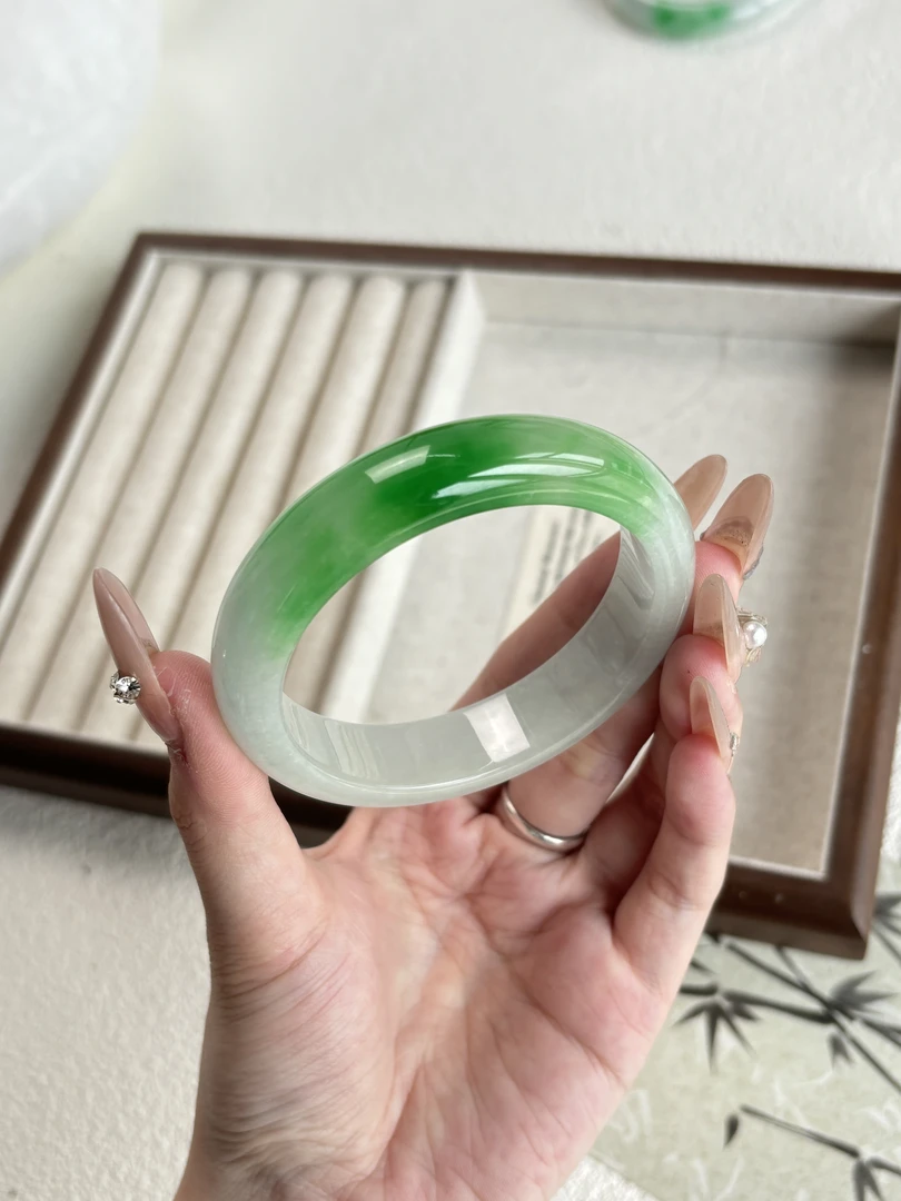 【七彩云6号直播高端专属】时尚手镯送妈妈送女友