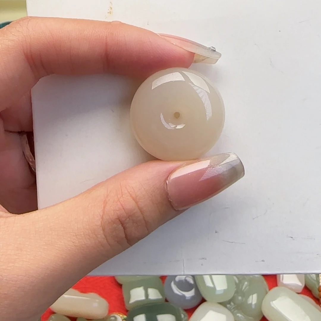 和田玉颈饰未镶嵌燕