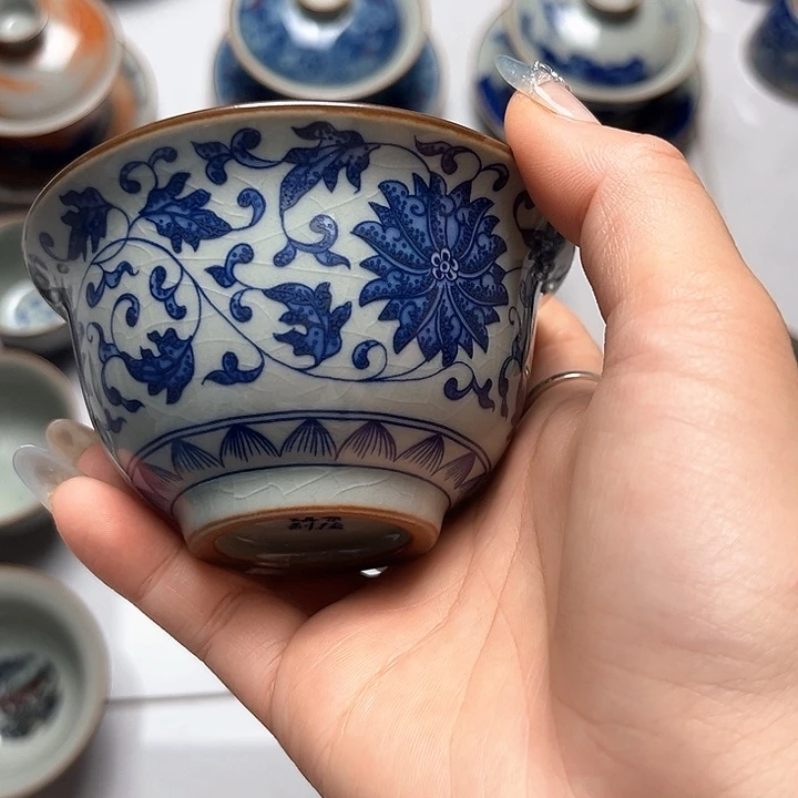 青花缠枝莲压手杯