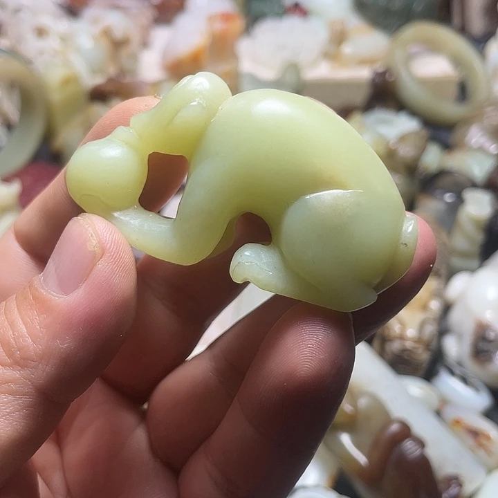 颈饰未镶嵌和田玉（糖玉）