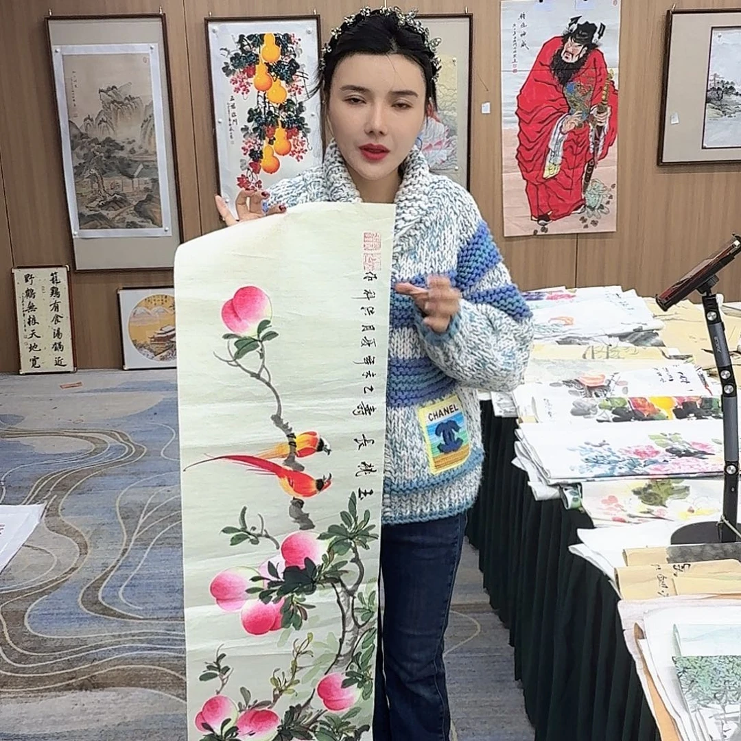 国画00后美女卖字画