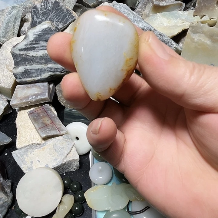 十***月和田玉（糖玉）未镶嵌把件