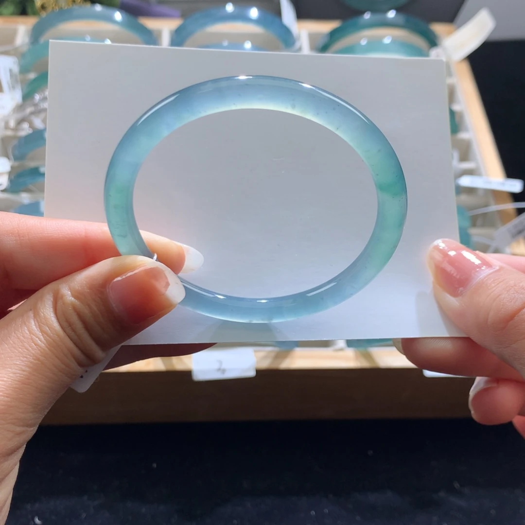 翡翠未镶嵌手镯冰蓝绿