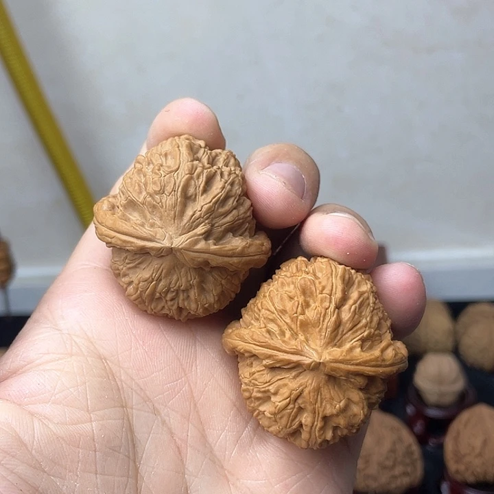 文玩核桃吊坠节***脆40白狮子